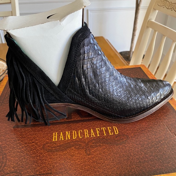 Corral Shoes - CORRAL WOMEN'S BLACK PYTHON FRINGE SHOE POINTED TOE